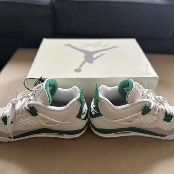 Jordan 4 Retro SP Pine Green